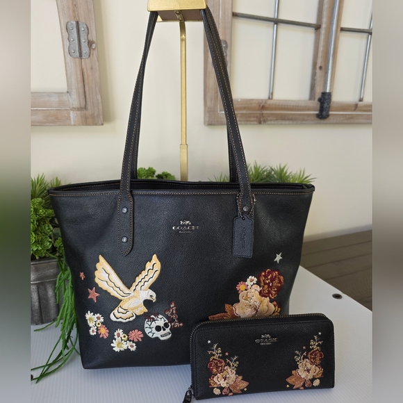 Coach Handbags - Coach City Zip Tote Tattoo Embroidery Black Crossgrain Leather+Matching Wallet